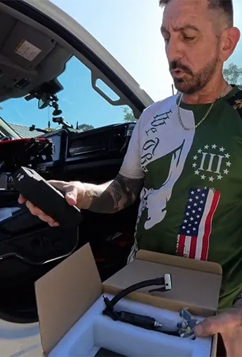 @eVOLVINGmALE reviewing LEDMIRCY T1 Portable Tire Inflator on truck